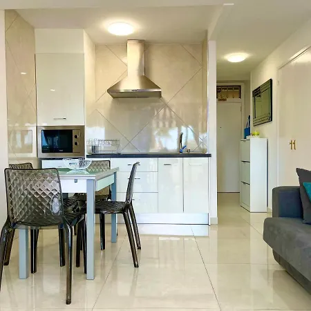 Miss Flora Playa Honda Apartamento *